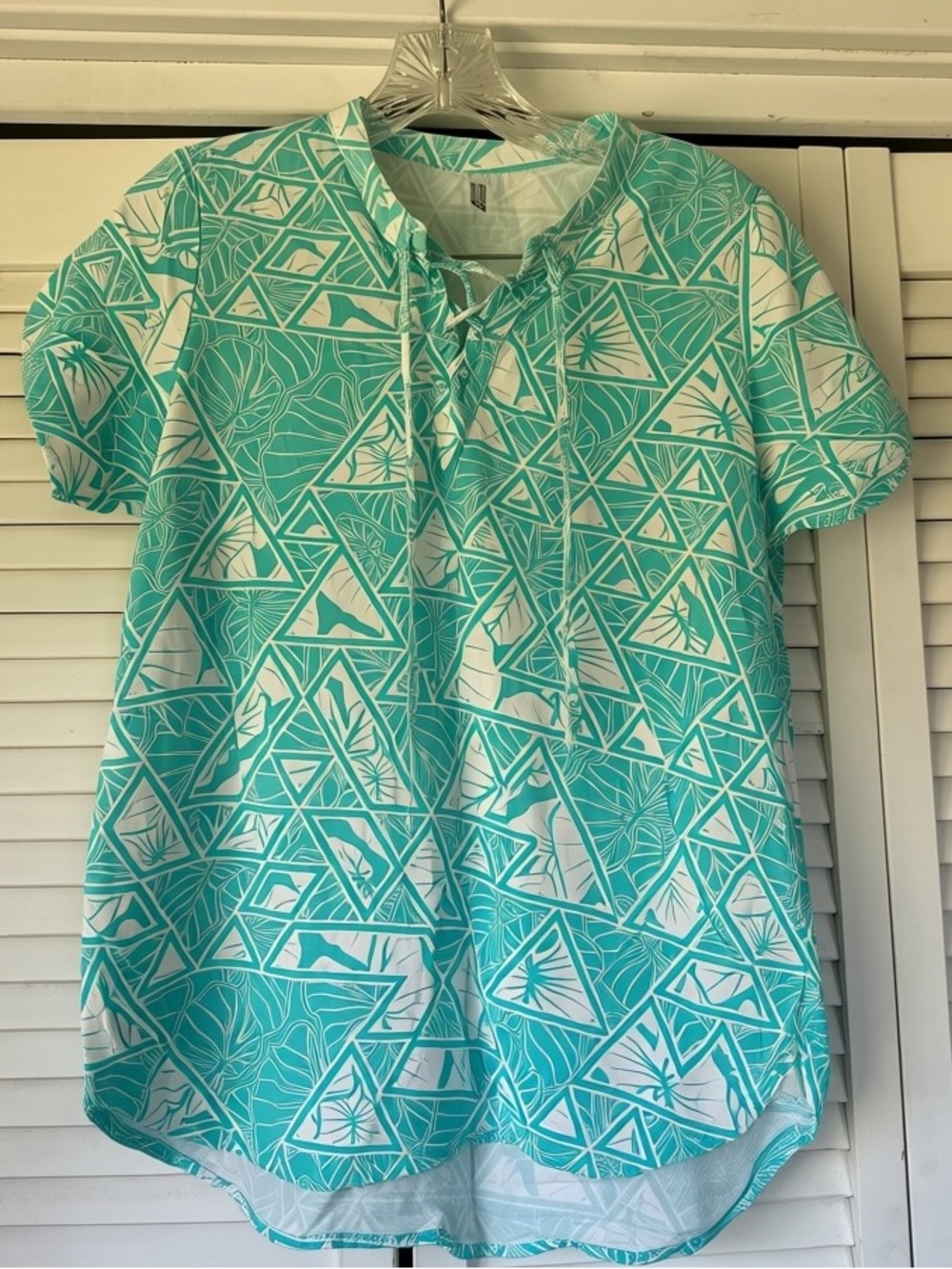 Hawaii's Finest Aqua & White Geometric Pullover Top